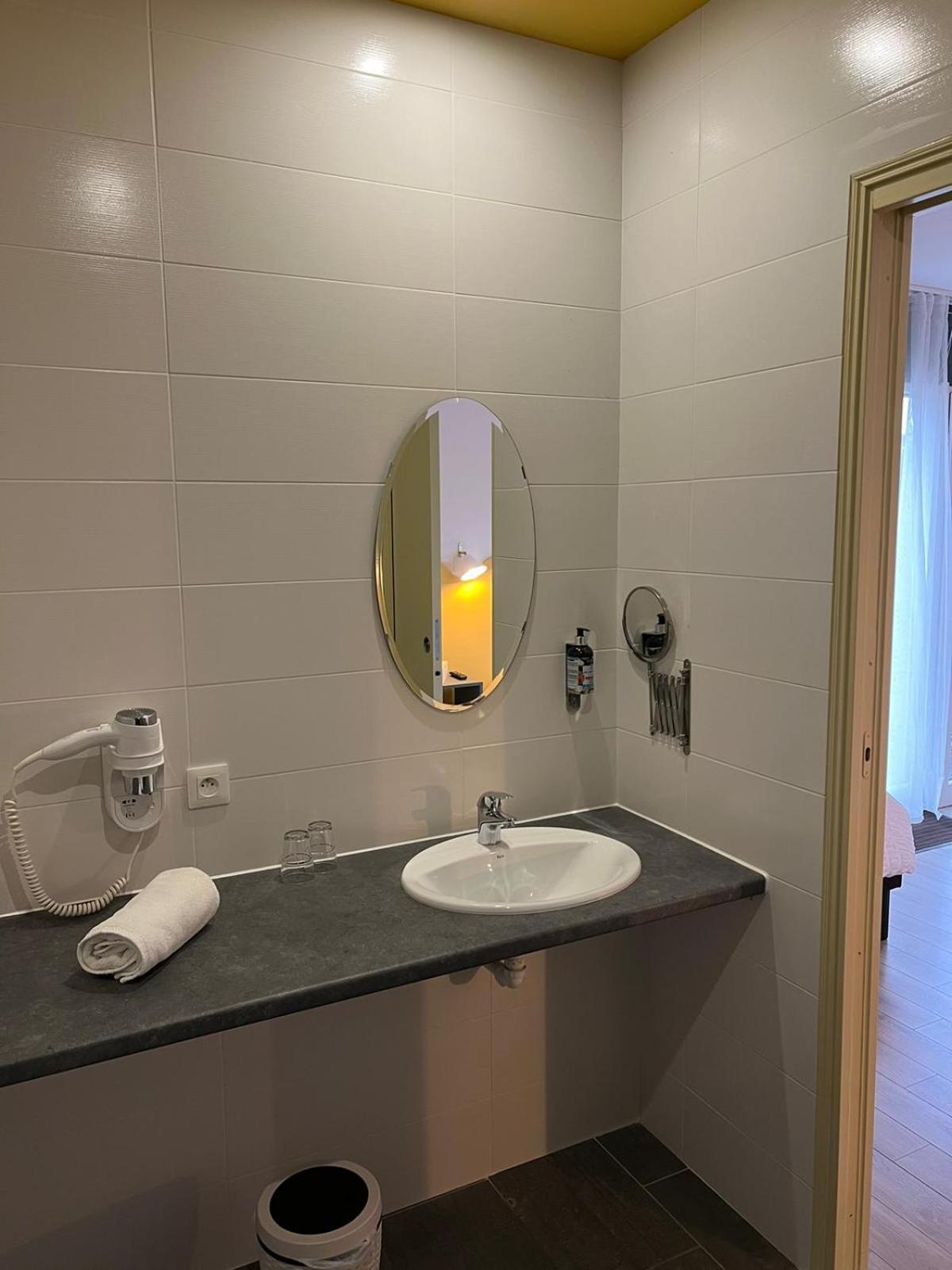 Hotel Les Voisins Beaucemaine Ploufragan Екстер'єр фото